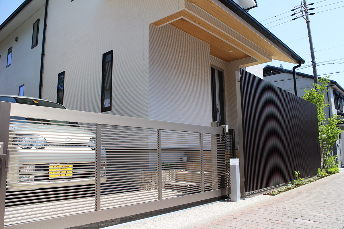 使い勝手のよいスライド扉を使ったクローズドスタイル 名古屋市の外構工事 エクステリア専門会社 デコガーデン