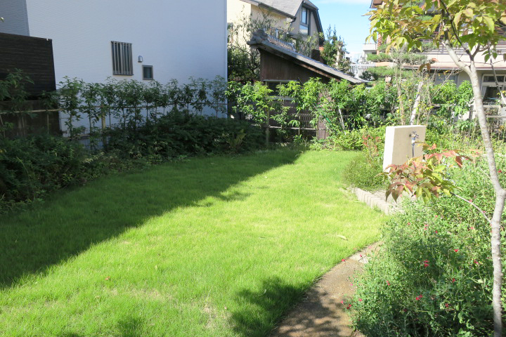 庭に芝生を植える際とお手入れの７つの注意点 名古屋市の外構工事 エクステリア専門会社 デコガーデン